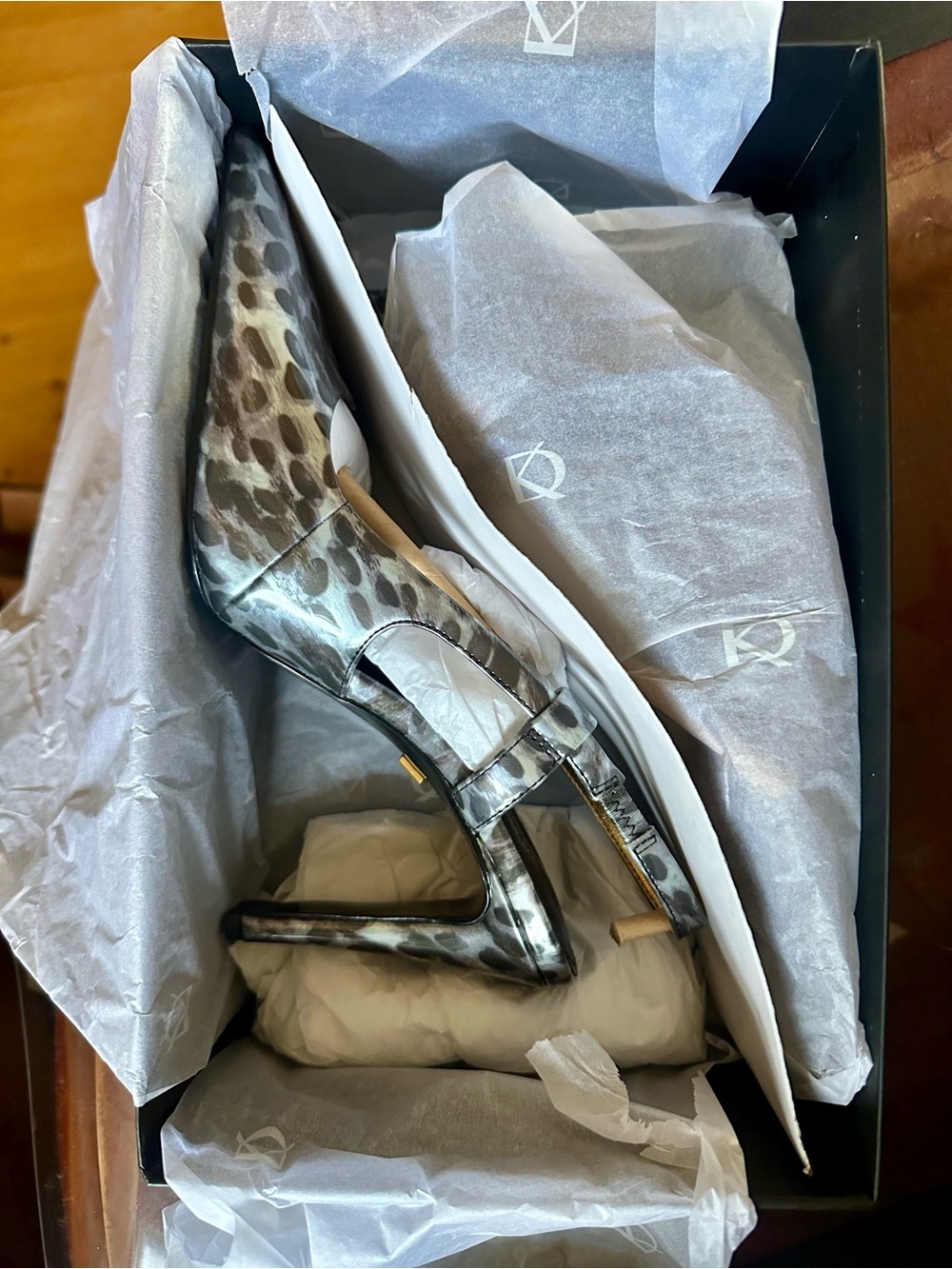 NIB Donna Karan Women's Donna Slingback Pumps. Sz 8.5. Grey Leopard. Retail $150 - Picture 8 of 8